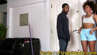 الرئيس الأكثر إثارة الجمال أحب أن ننظر في الخادمة مثير جيوفانا Bombom طريق طحن منزلك باستخدام فقط ملابس داخلية حمراء المشهد كاملة في الموقع اختبار دي Fudelidade