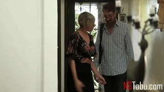 HOT Busty МАМАША Потерпела Крушение