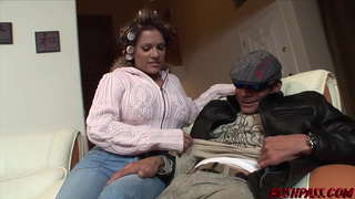 ציצים גדולים מקפצים ורכיבה על רמון ל MILF ירדן