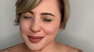 Sëtzen op der Schoß vum Mann