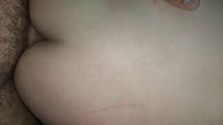 ���မာခံစအိုမင်းနှင့်အတူမီး။ မိန်းကလေးယူကြီးမားတဲ့ငပဲနက်ရှိုင်းအတွက်သူမ၏တင်းကျပ်စွာမြည်း။