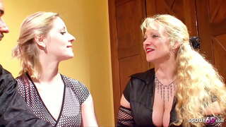 الشباب عديمي الخبرة الزوجين يحصل على مساعدة من نضجا الجار في أول الثلاثي اللعين