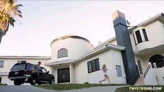 Jebanje čovjeka, dok ulazi mama? Slatka!