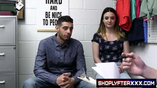 ���ేసినప్పుడు Kinsley కేన్ మరియు ఆమె ప్రియుడు పట్టుకుంటున్నారు ఉపయోగించి ఒక దొంగిలించబడిన క్రెడిట్ కార్డు, నష్టం నివారణ విషయాలను Kinsley ఒక పరిపూర్ణమైన స్ట్రిప్ మరియు కుహరం search.