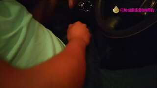 ���ើកបរ uber ទទួលខ្ញុំដោយបង្ហាញពី tits របស់នាងសម្រាប់ទីក្រុង