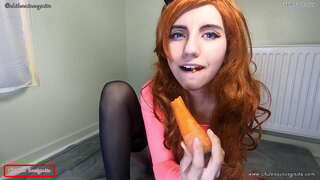 Zec fucks šargarepe, a onda ga jede