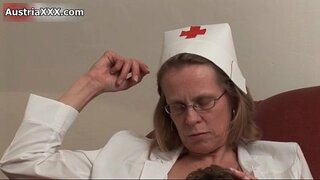 Chafu kukomaa mwanamke anapata yake pussy kilichorambwa