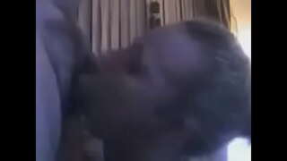 Похотливая 30-годишња плавуша суцкс и чини деептхроатинг.