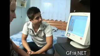 ���মত্কার আইনি বয়স কিশোর মেয়ে দাঁড়িয়েছে মহিলাদের ফ্যাশন