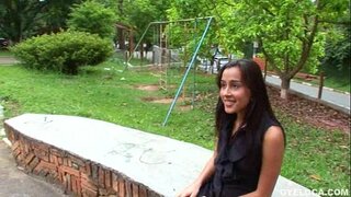 Latina хүлээн авсан дулаан facials авч дараа нь түүний pussy болон илжиг тарчлан