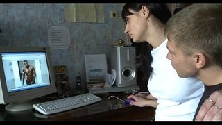 Kinky spectacled തമാശയല്ല holds hand