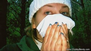 ���ီတလီ Blowjob Uner အပင်