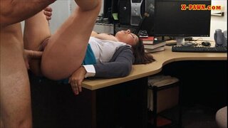 ���າຕິ chick wtih ເລ່ນແລກປ່ຽນຂອງນາງກັນສໍາລັບການເງິນ