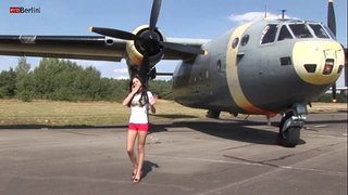 Eroberlin presents Monikaベンツ地上管制のドイツの空港