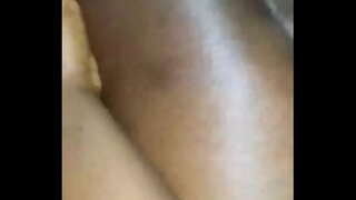 ���िवाळे एक Nutt तिच्या asshole