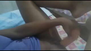 Ona otvara i zabije je sve