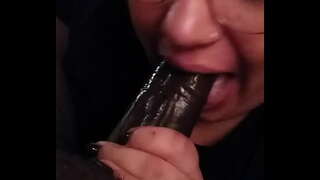 Nerd fidanzata deepthroats