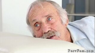 ���ිහිරි යොවුන් එක්ක නිදාගත්තා දුෂ්කර