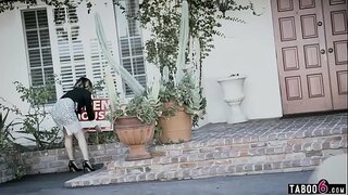 Big titted corretor de imóveis adolescente torna-se ela vende a casa