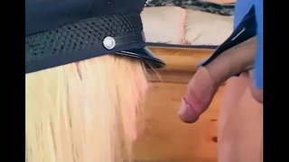 Матур ҡатын-ҡыҙ-полицейский, ҡоймаҡ, бирсәткә һәм булған ойоҡ