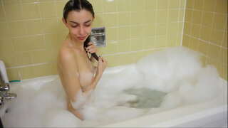 Rarasaan diawaskeun dina bak mandi mah