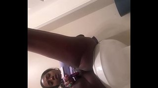 Poshtër jashtë për të marrë një arrë në punë