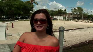 валкани жена сака петел