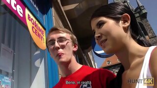 HUNT4K. فإن الديوث الذي يذاكر كثيرا هو سعيد أن تدفع للحصول على كس صديقته