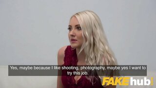 Falso Agente de Sexy Helen fodido ao orgasmo por agentes pau