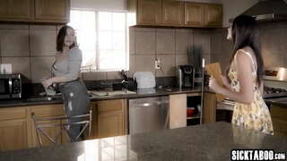 Sexy babe banged ngoko ke nzima ngumthetho omkhulu cock guy