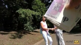 HUNT4K. مثالية حلق كس ضيق الحمار في يد الصياد