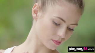 Skinny brunette slut stripping le linn bosca oiliúna