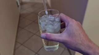 ���ນເວລາທີ່ການ bitch ໄດ້ຮັບການແປກໃຈ piss d. ແລະຮັກມັນ