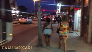 ŠOU NA ZAPADNOJ STRANI, HODANJE OKOLO SA BEZ GAĆICA