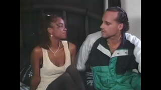 Exotická děvka v černé punčochy dostane pevný bílý kohout v dog pose